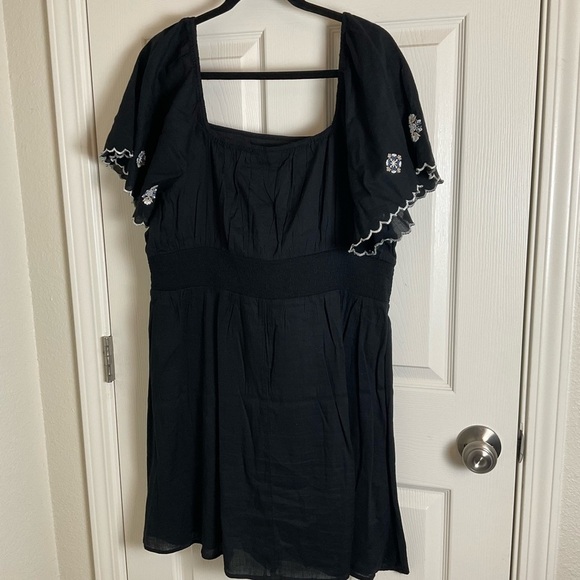 Old Navy Waist-Defined Black Dress with Embroidered Sleeves Dress size X-Large - Picture 5 of 6
